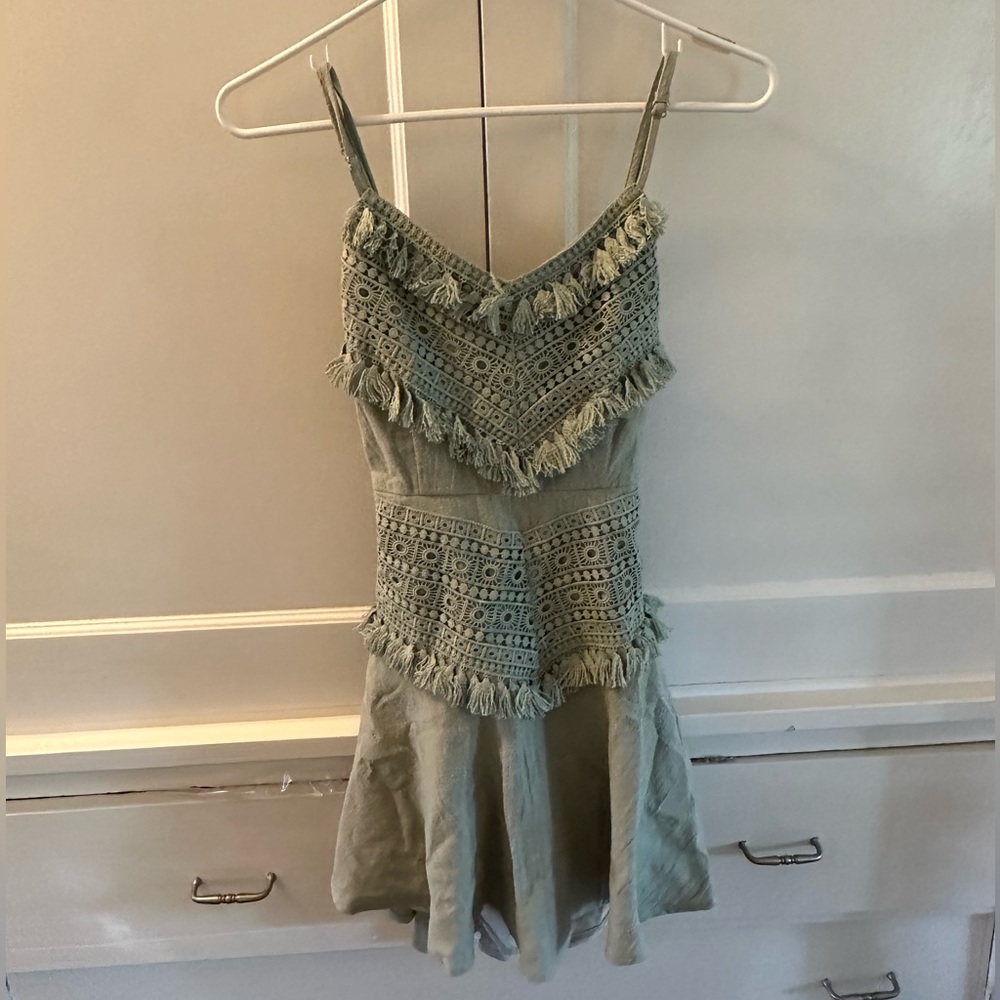 Selfie Leslie green dress